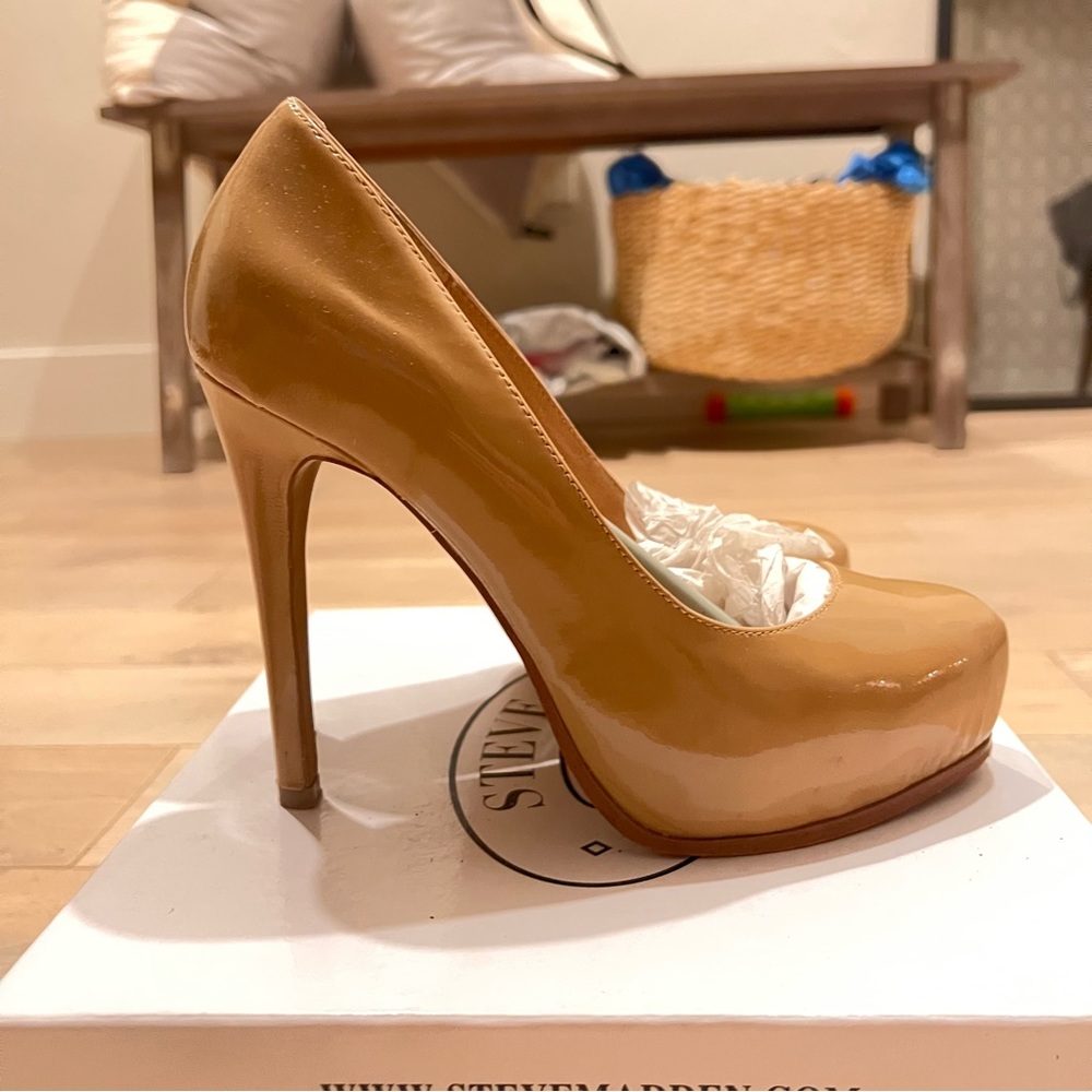 Steve Madden 2000s Platform Patent Pump Heels Nude Beige Color | Women Size 8